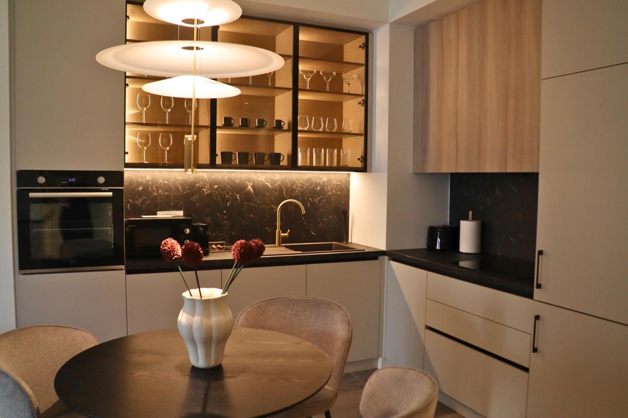Aglaya 3 - Luxury 2br Apartment *