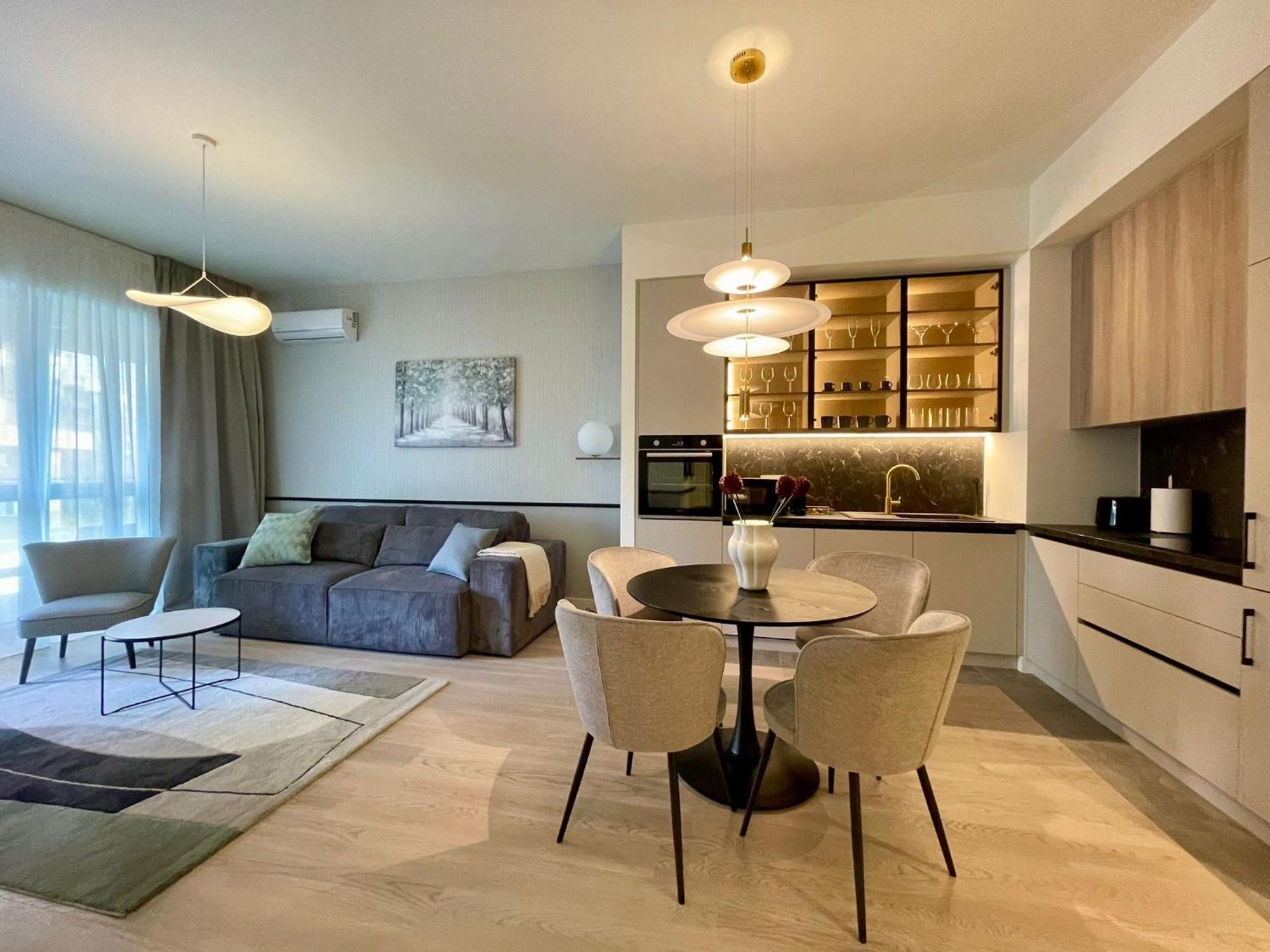Aglaya 3 - Luxury 2br Apartment *